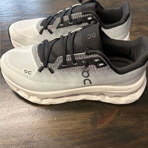 Women’s  On Running Cloudtilt Shoes in Black and White size 8